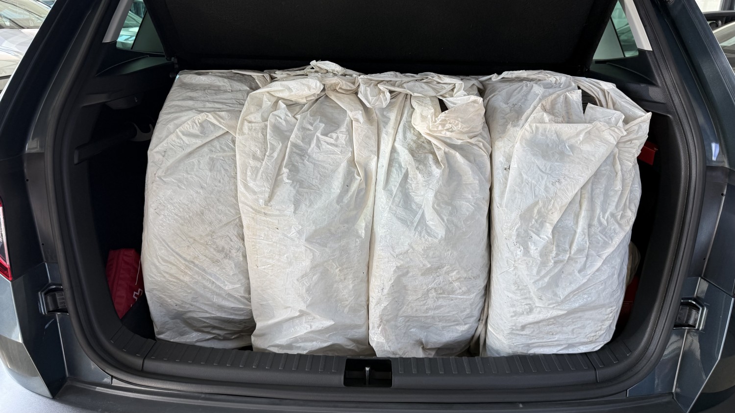 Car image 15