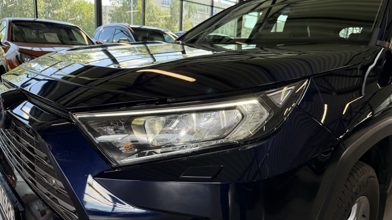 Car image 10