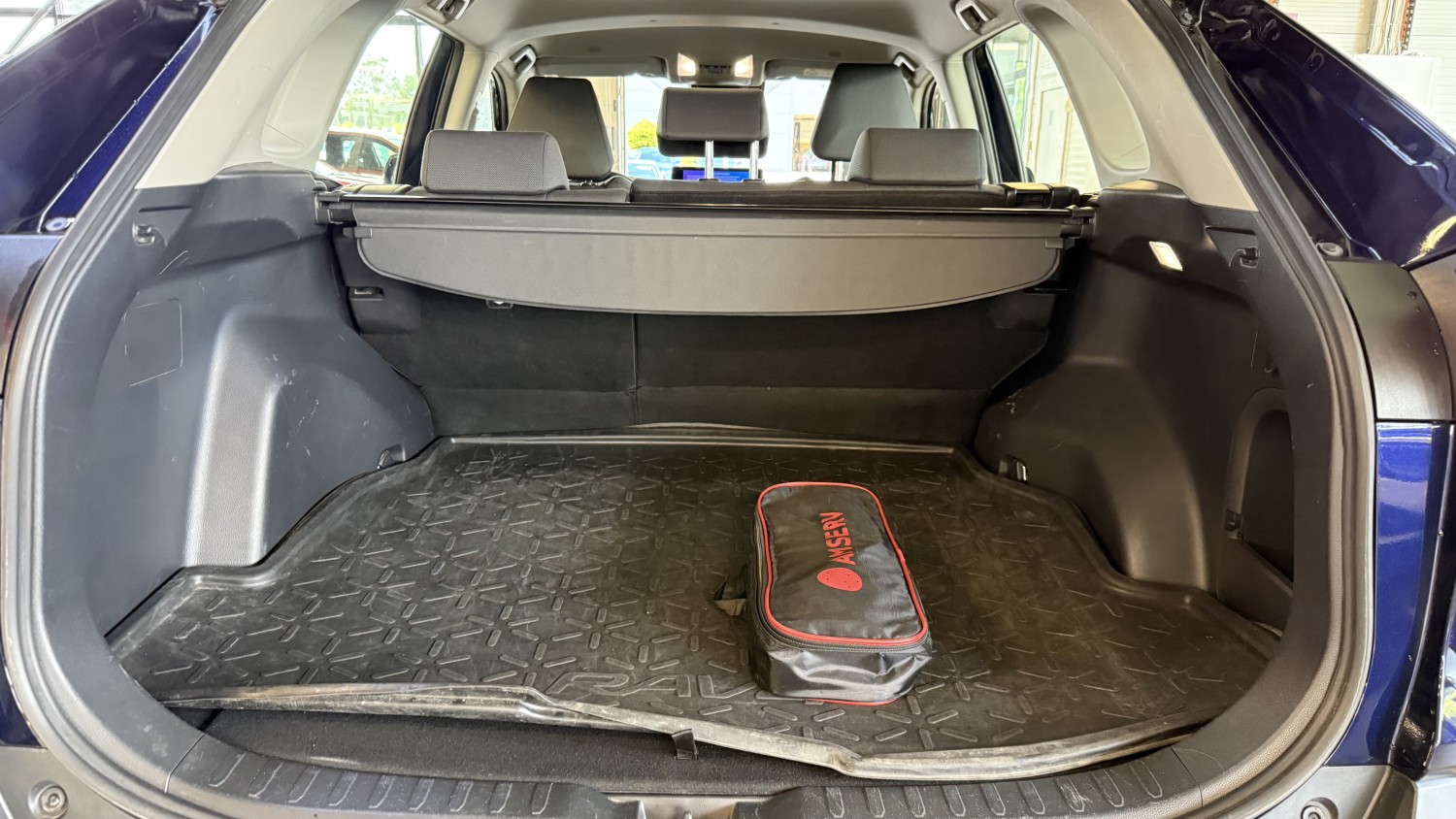 Car image 15