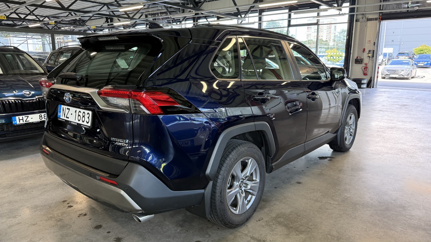 Car image 5