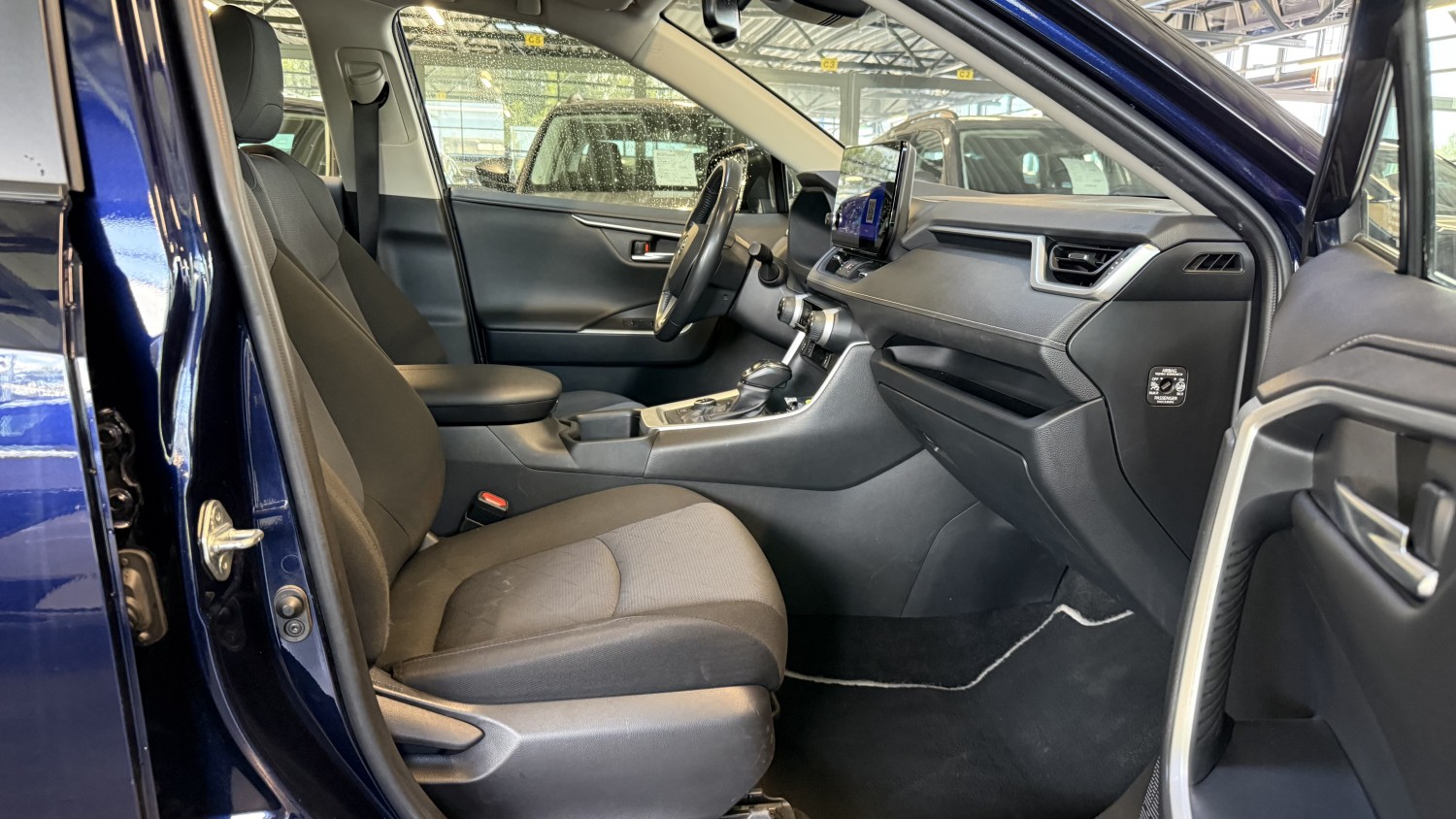 Car image 17