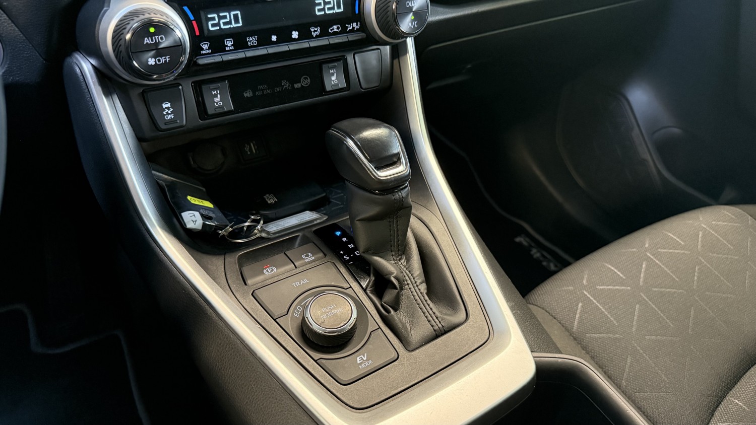 Car image 24