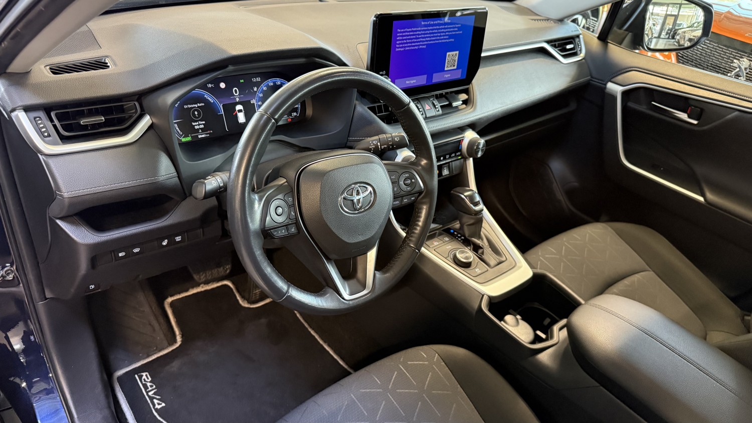 Car image 13