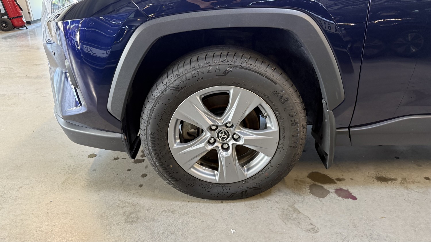 Car image 9