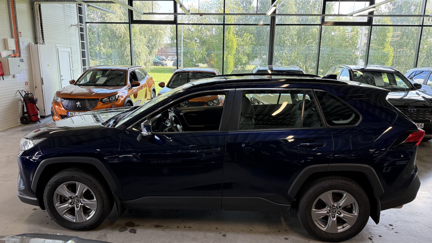 Car image 2