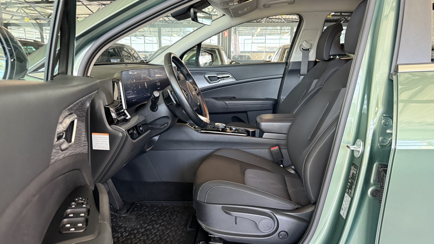 Car image 12