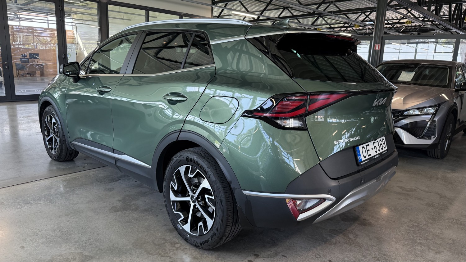 Car image 3