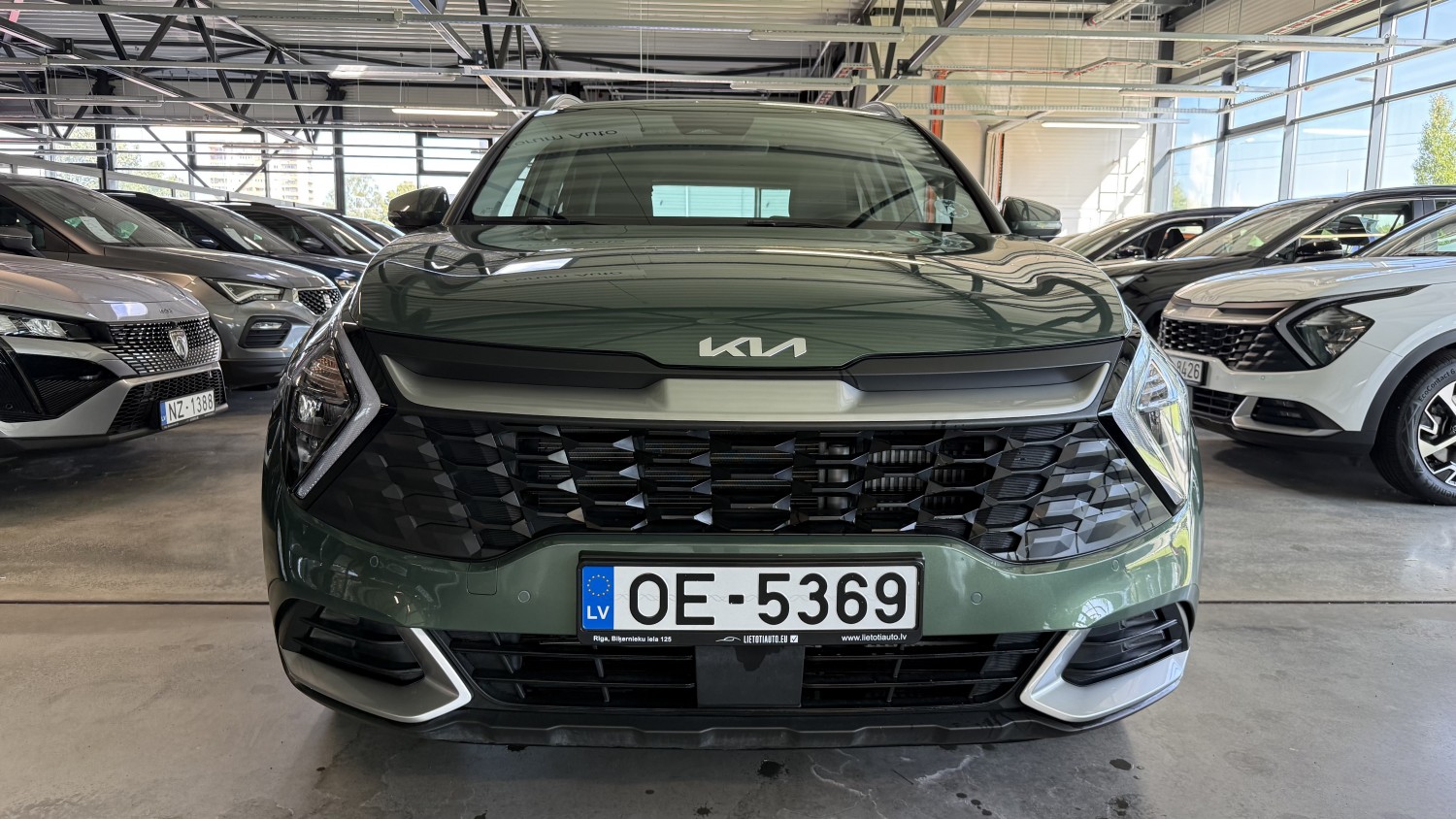 Car image 8
