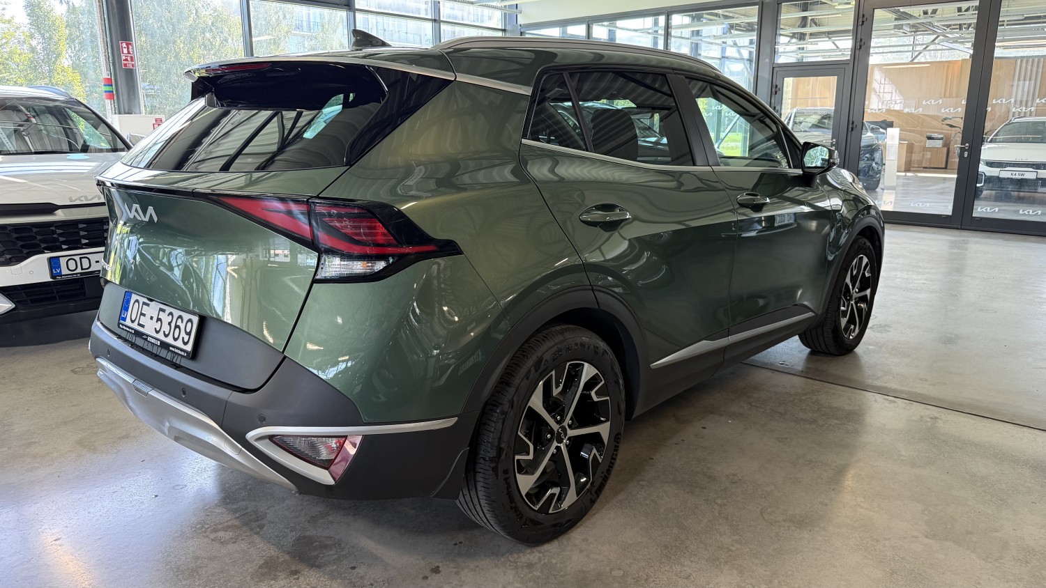 Car image 5