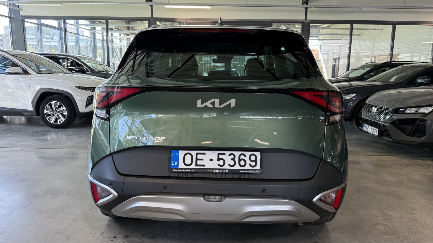 Car image 4