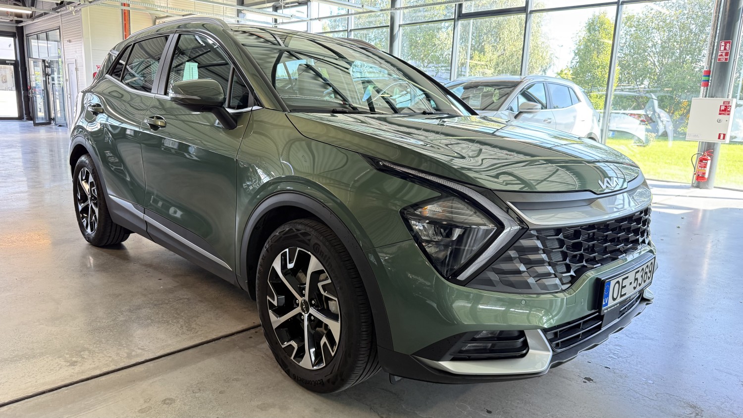 Car image 7