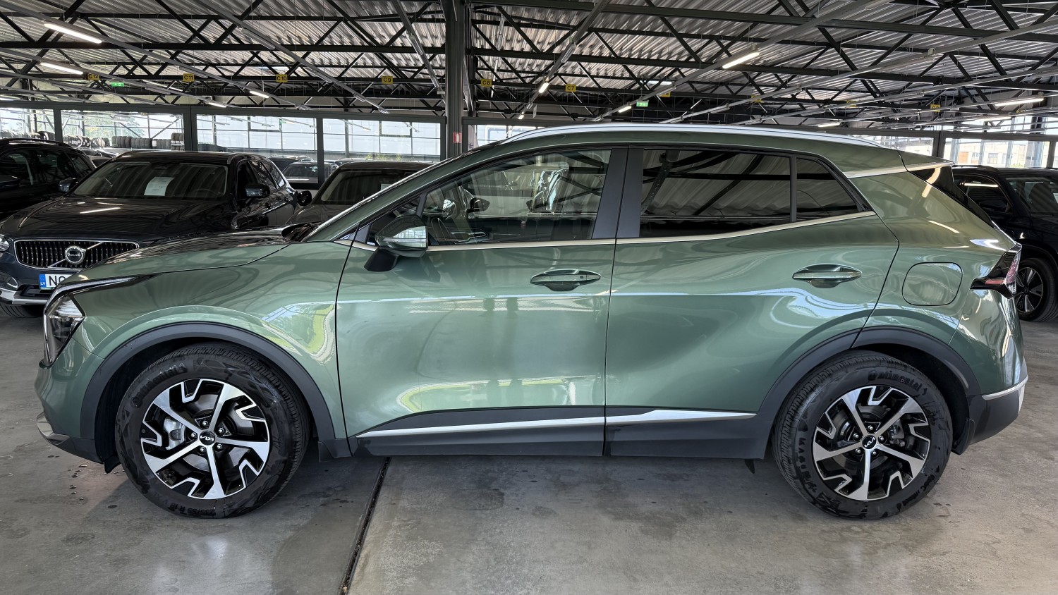 Car image 2
