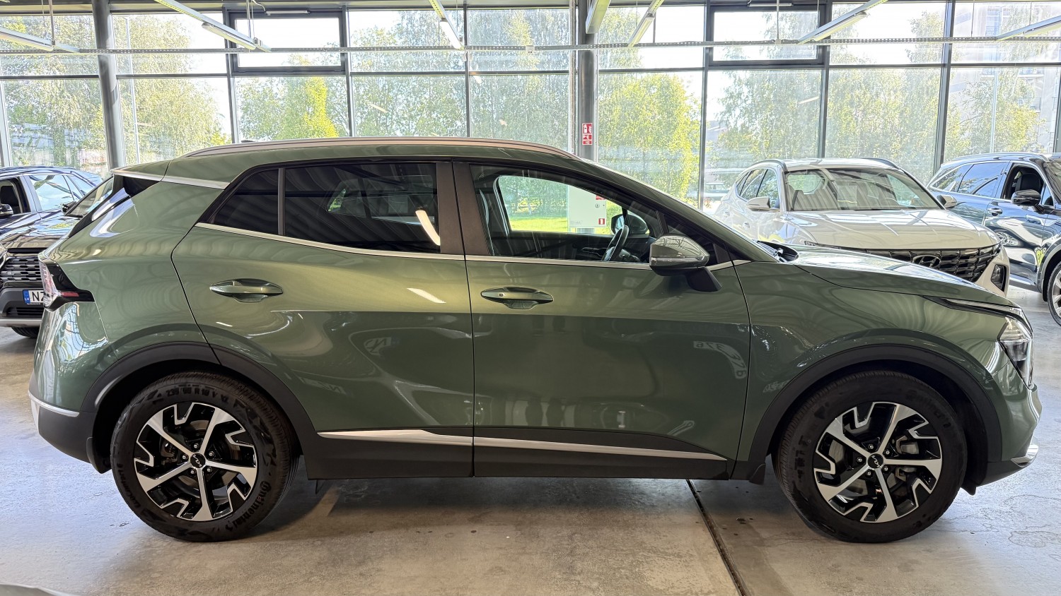 Car image 6