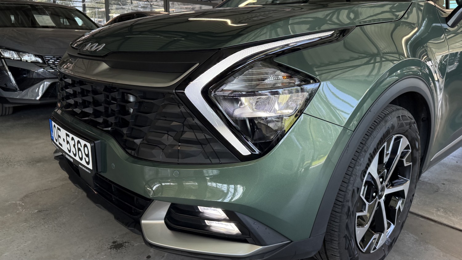 Car image 10
