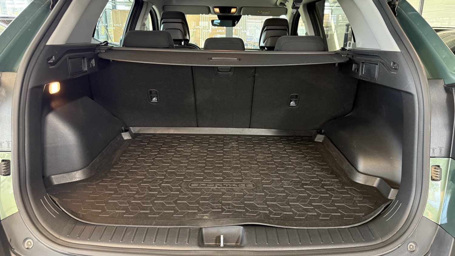 Car image 15
