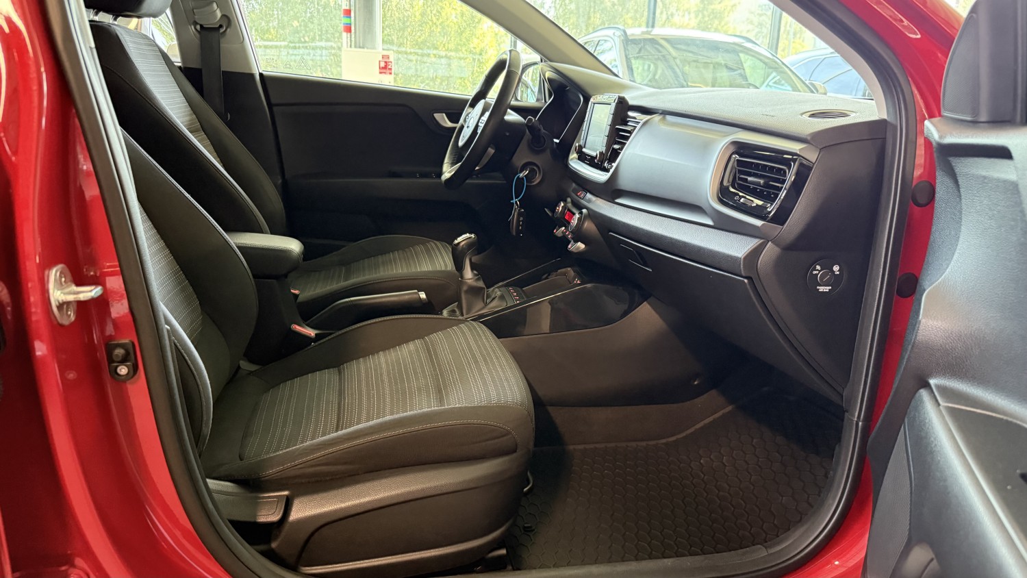 Car image 17