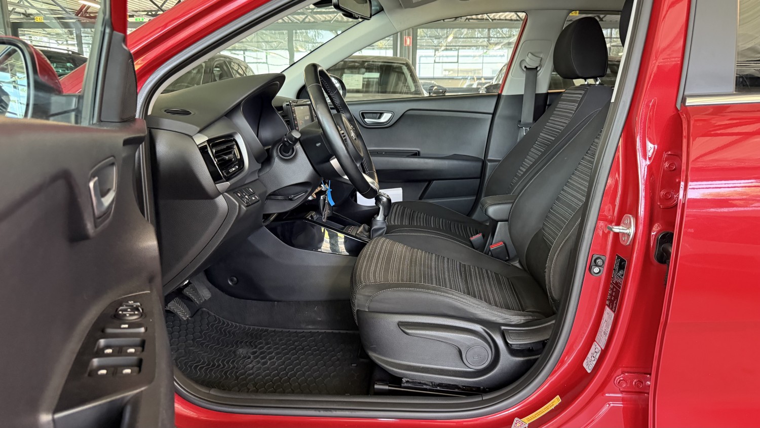 Car image 12