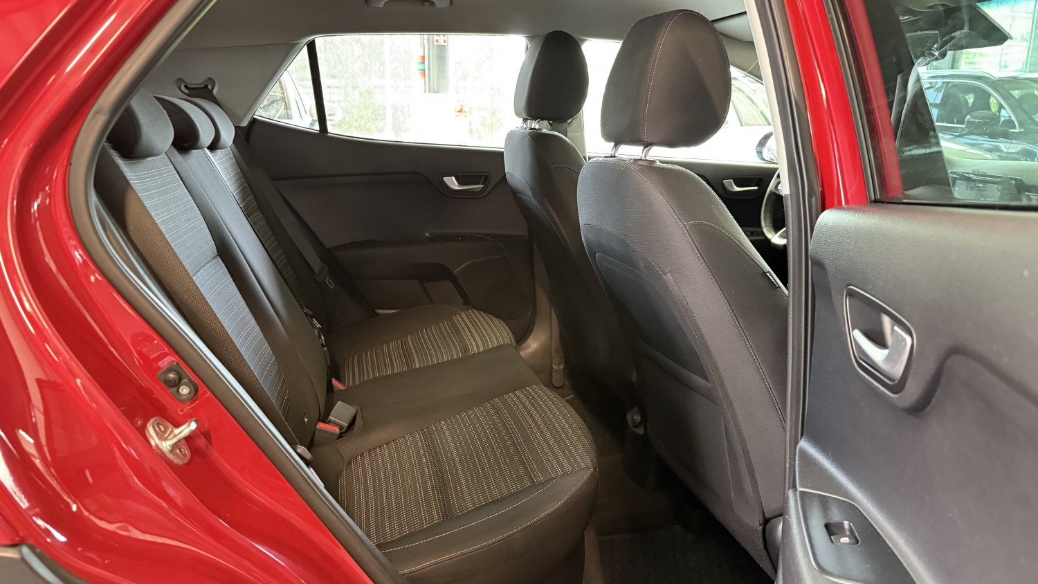 Car image 16