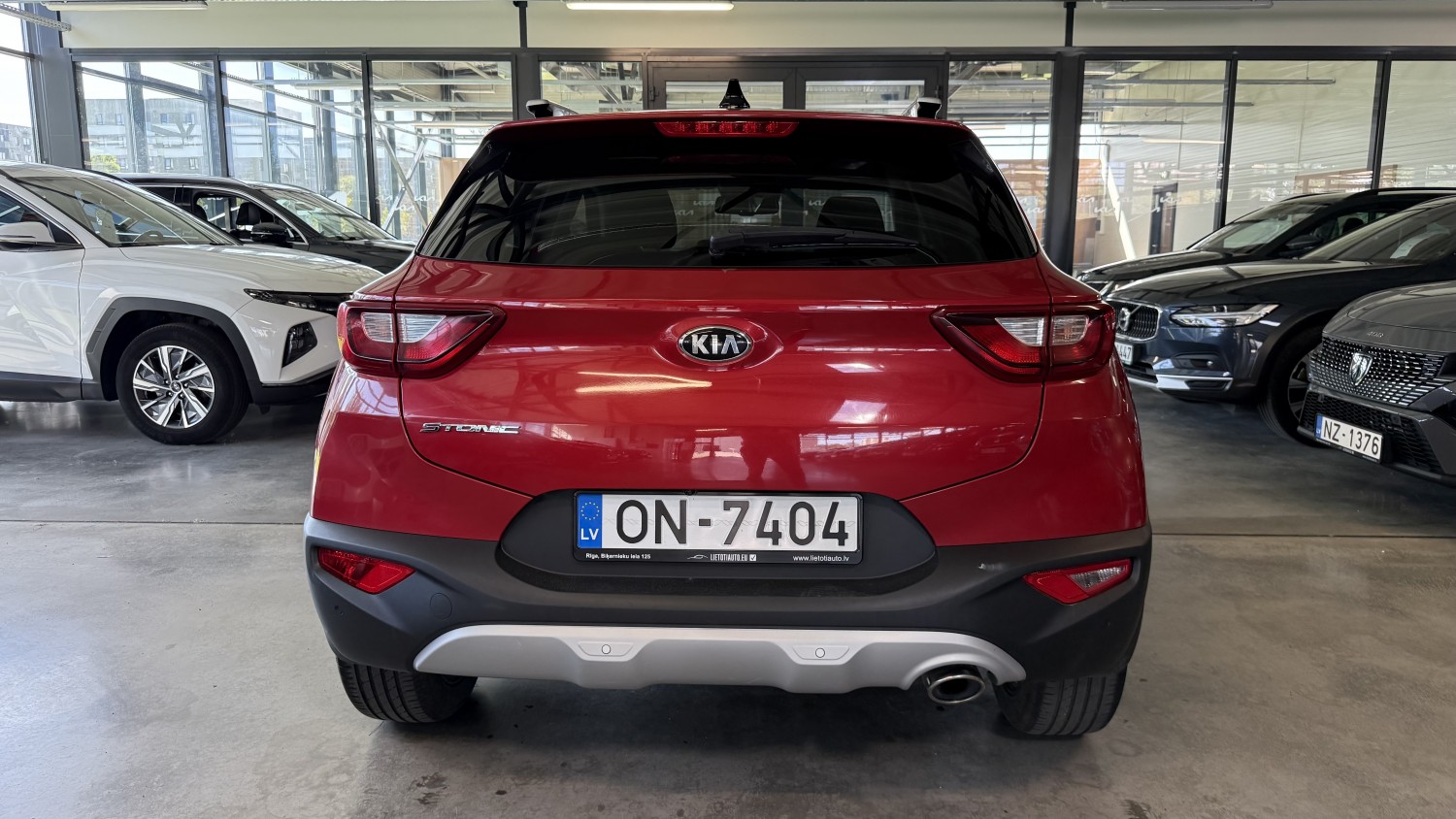 Car image 4