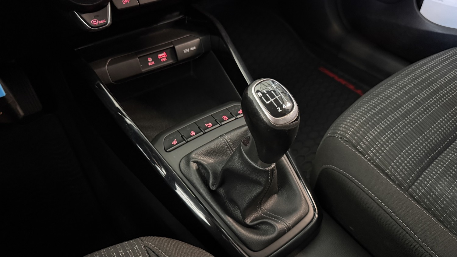 Car image 24