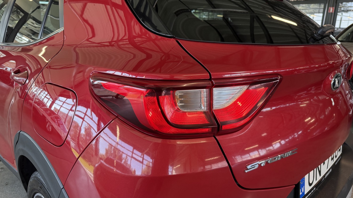 Car image 11