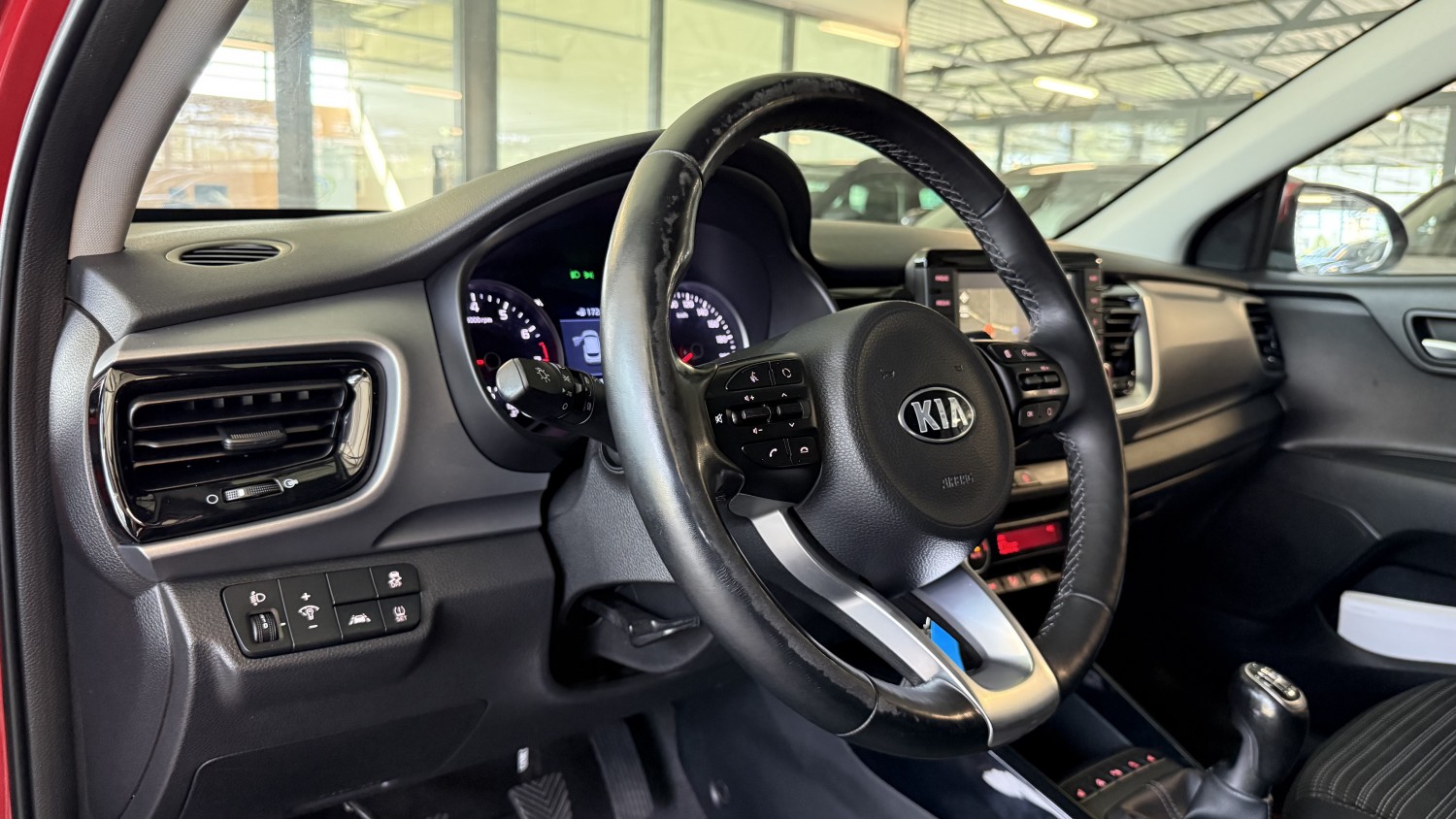 Car image 19