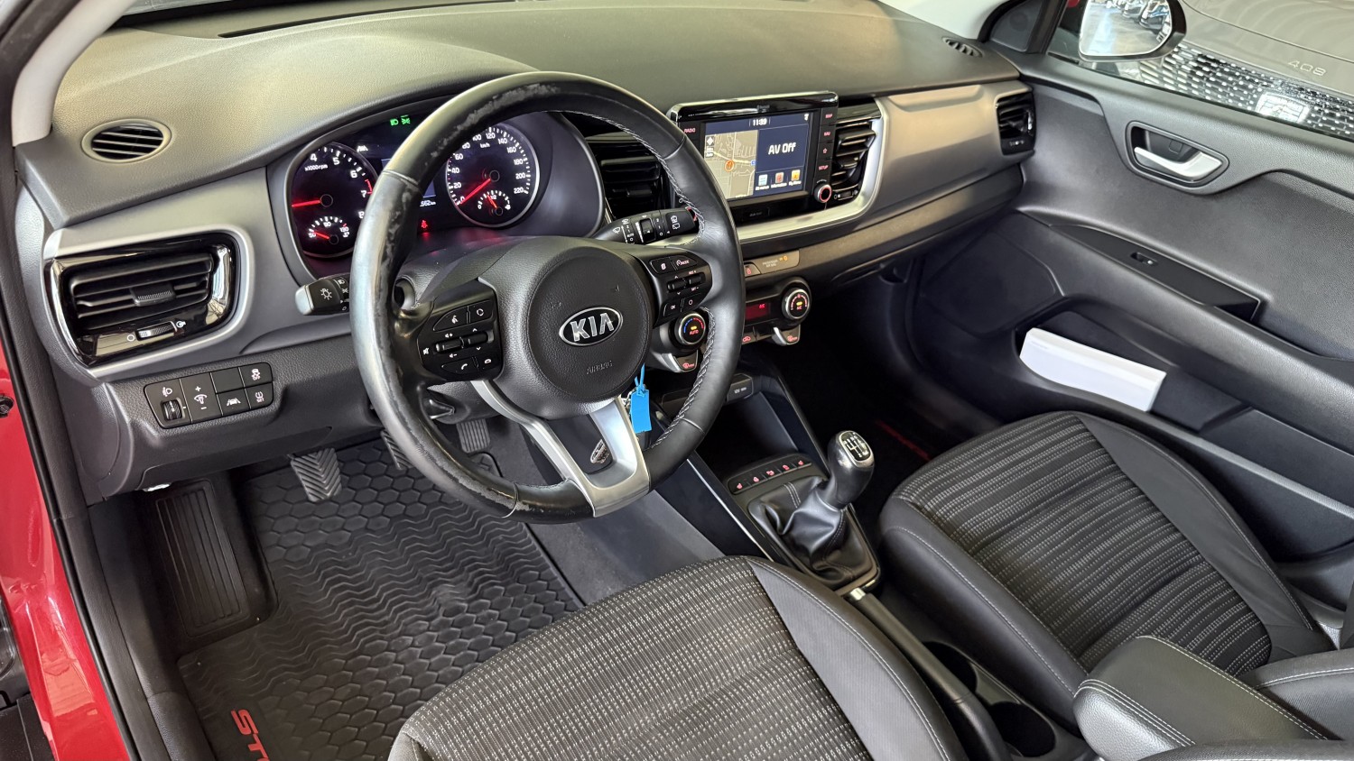 Car image 13