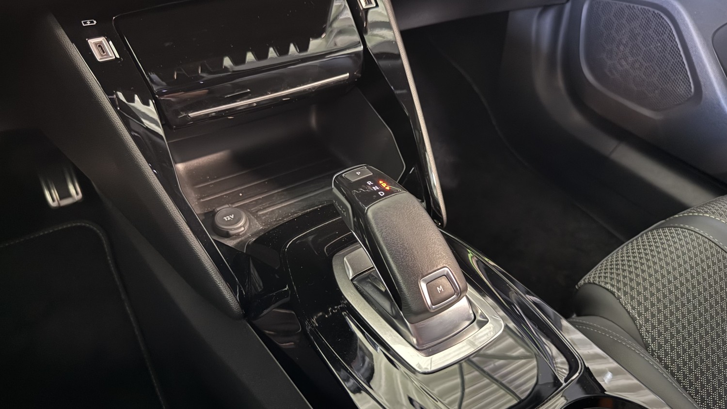 Car image 24