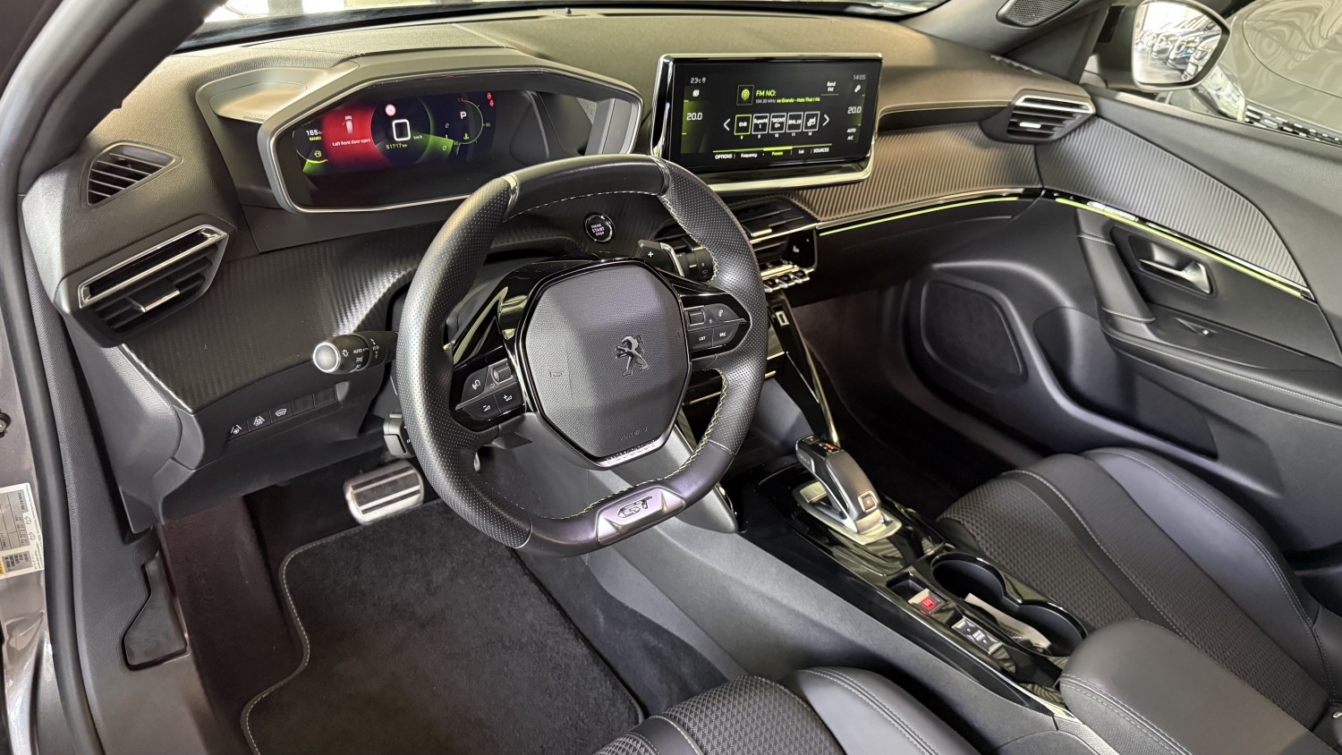Car image 13