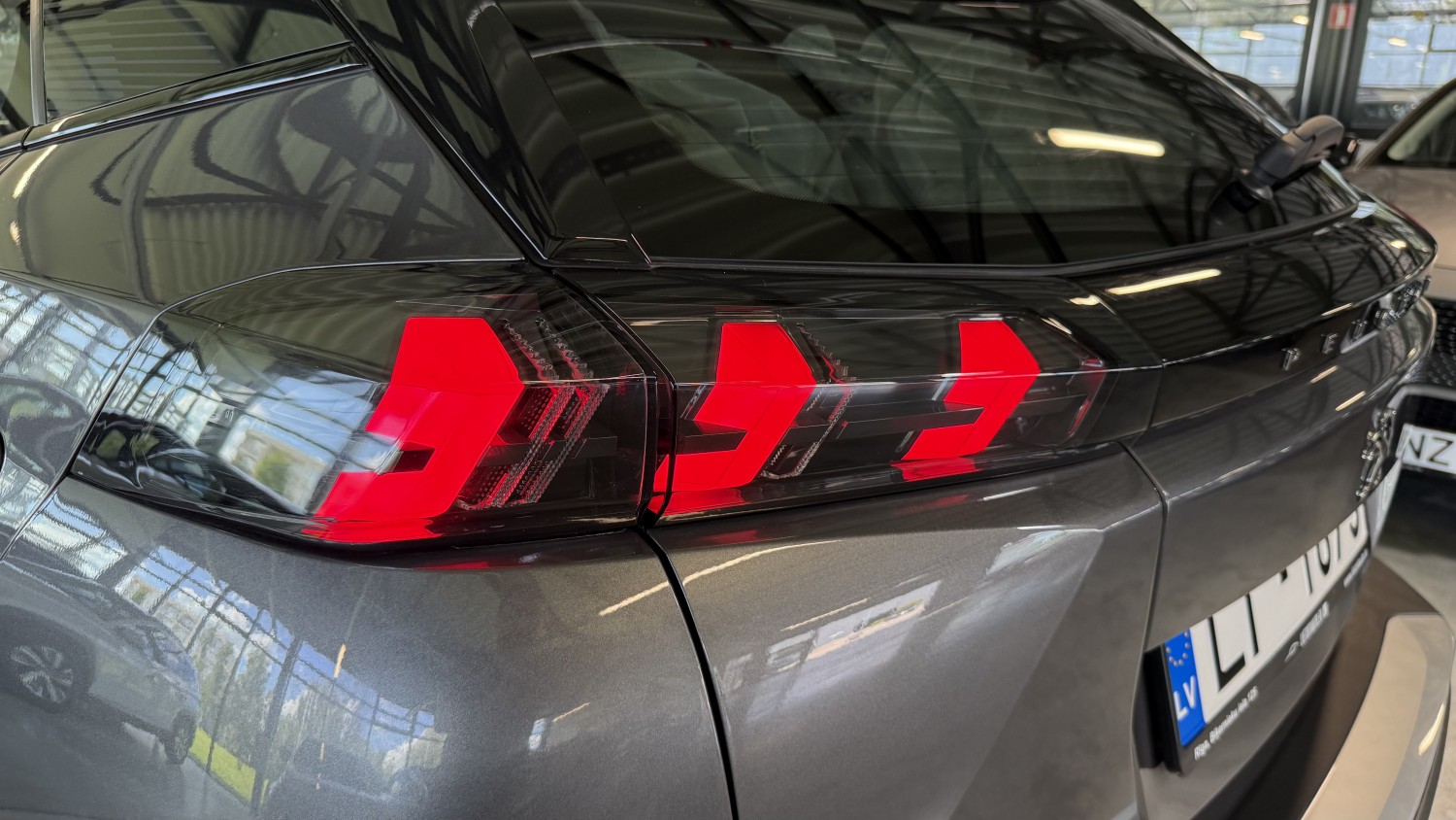 Car image 11