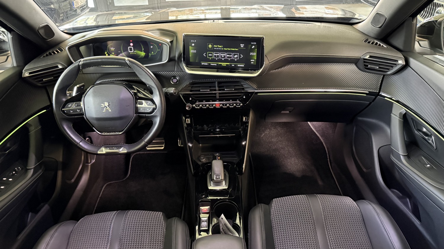 Car image 18