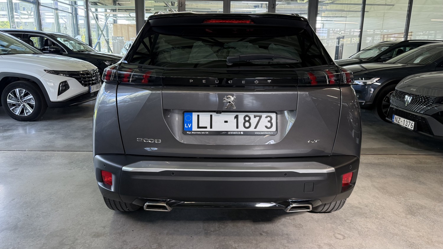 Car image 4