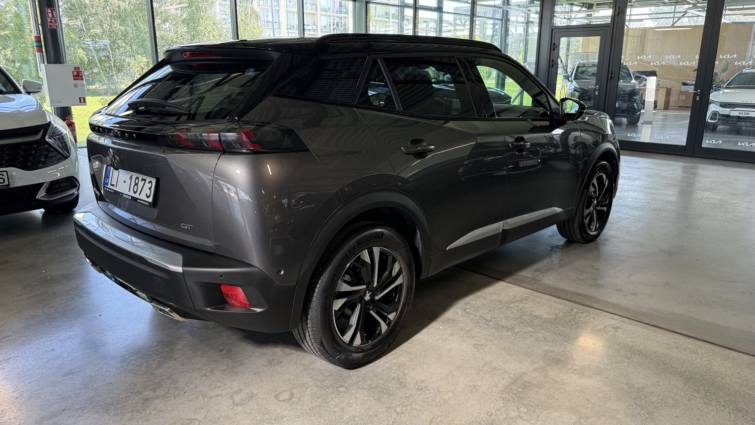 Car image 5