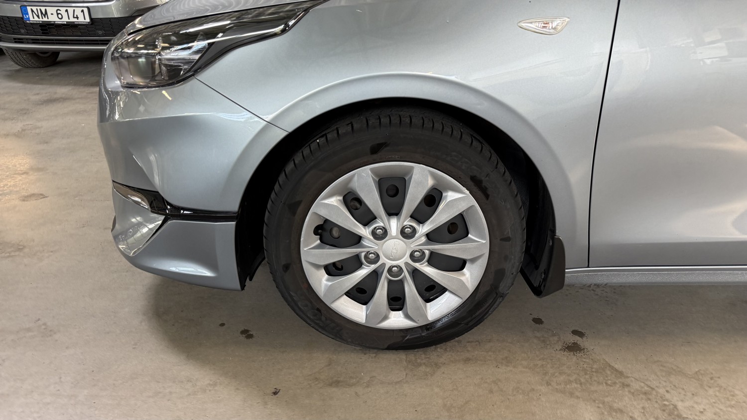 Car image 8