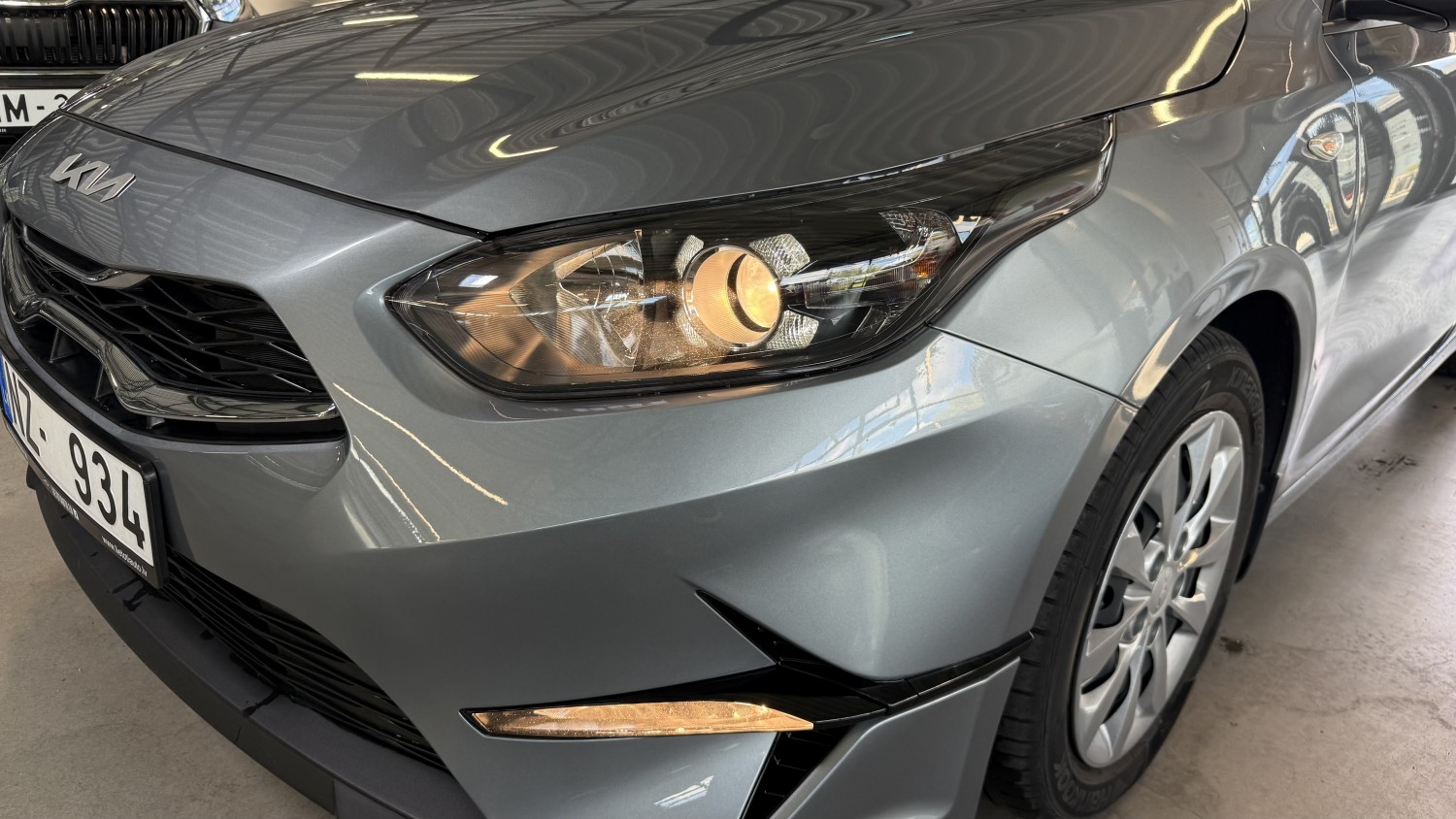 Car image 9