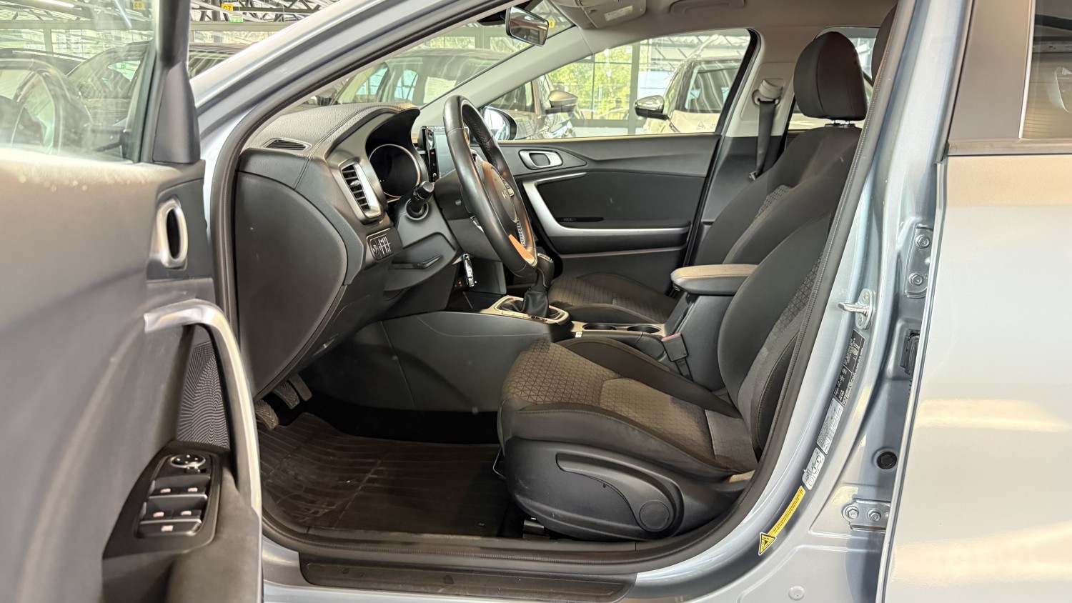 Car image 11