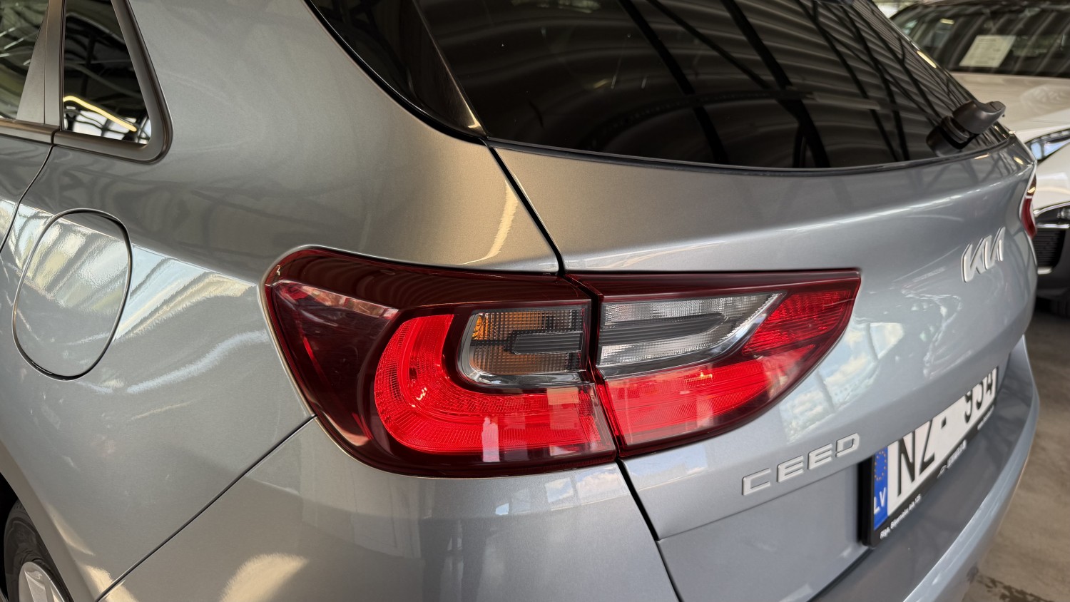 Car image 10