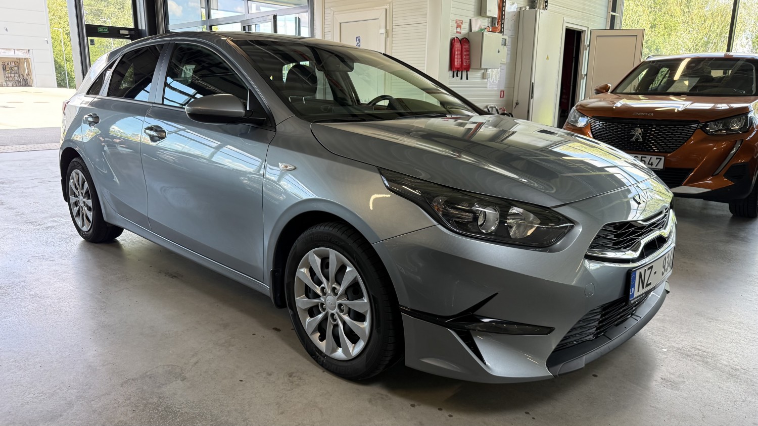 Car image 7