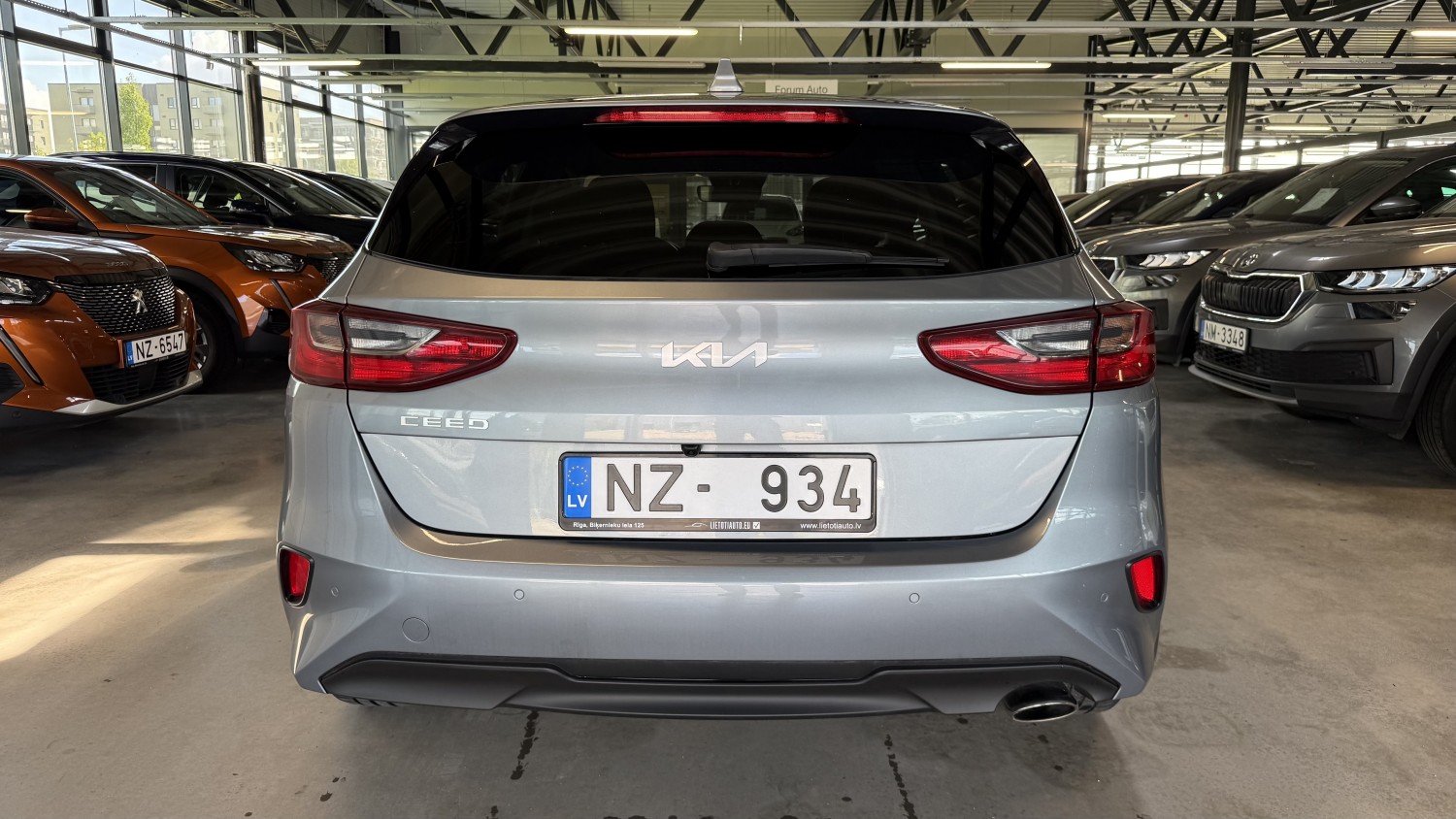 Car image 4