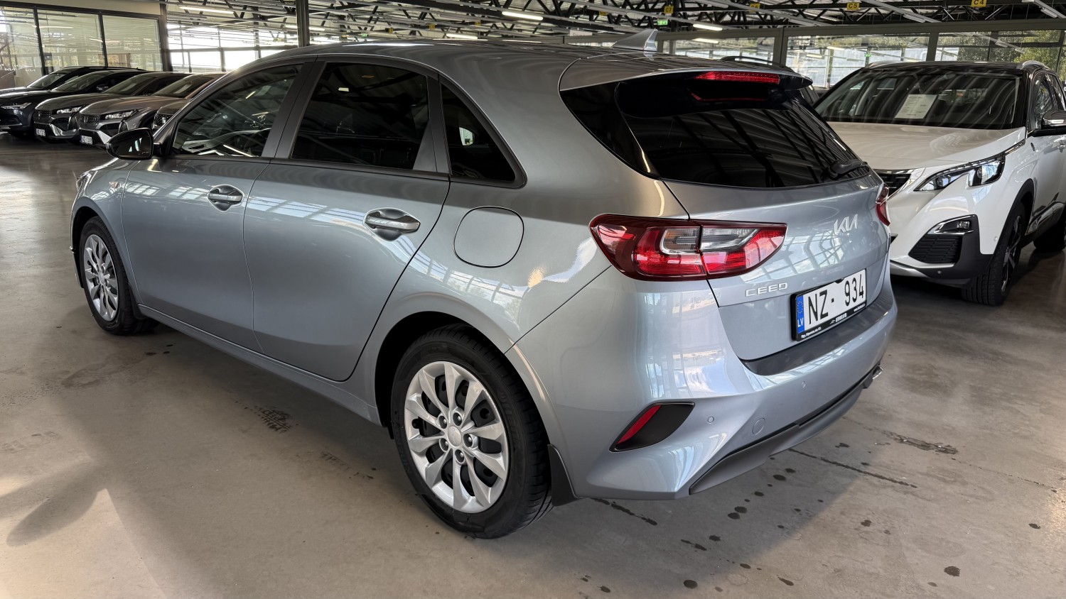 Car image 3