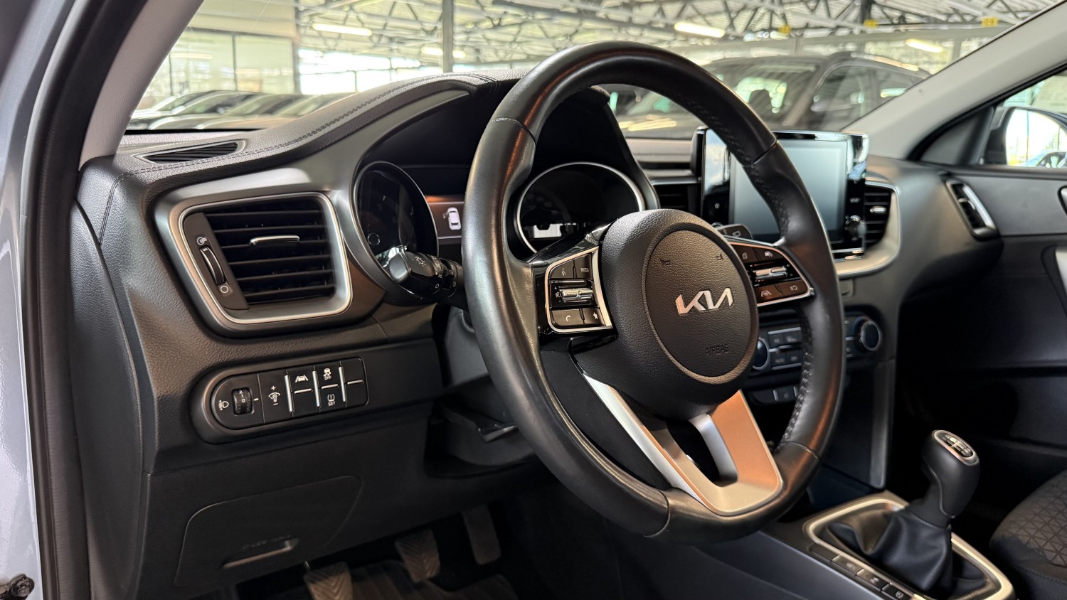 Car image 18