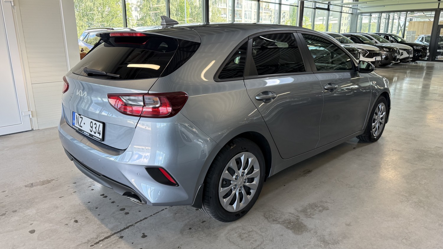 Car image 5