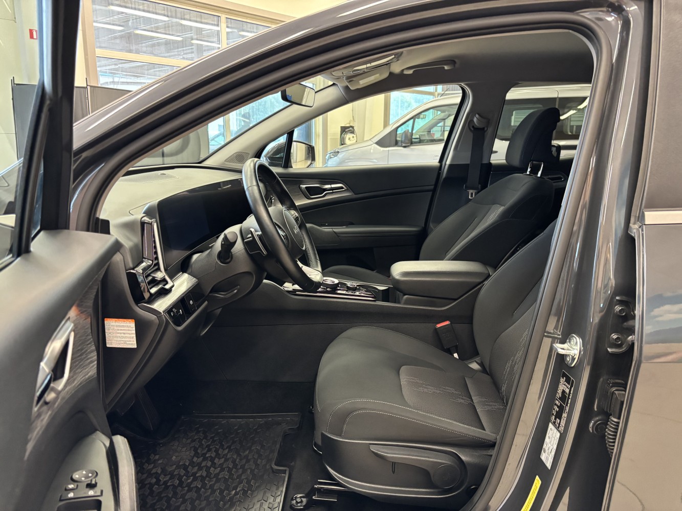 Car image 8