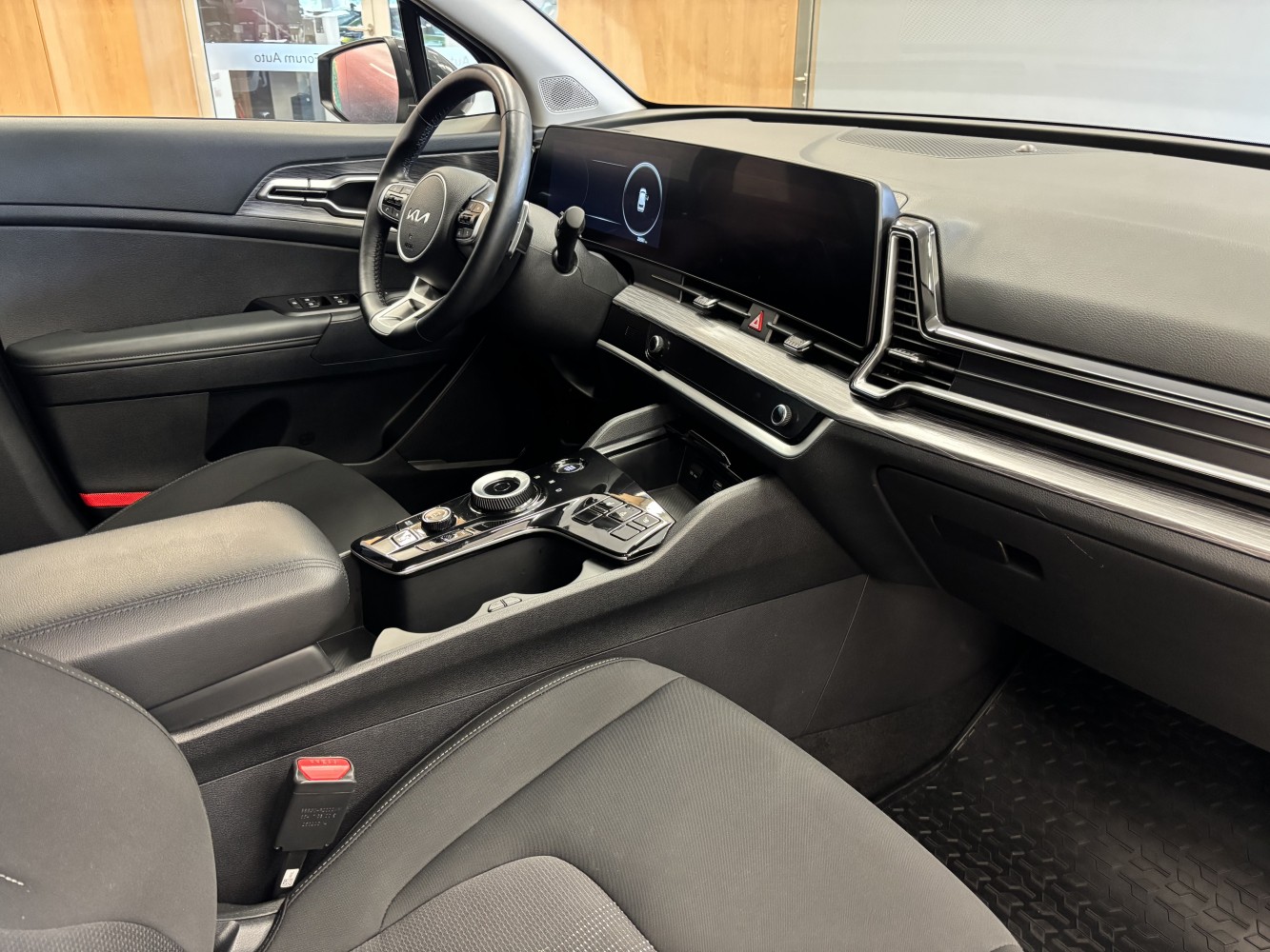 Car image 14