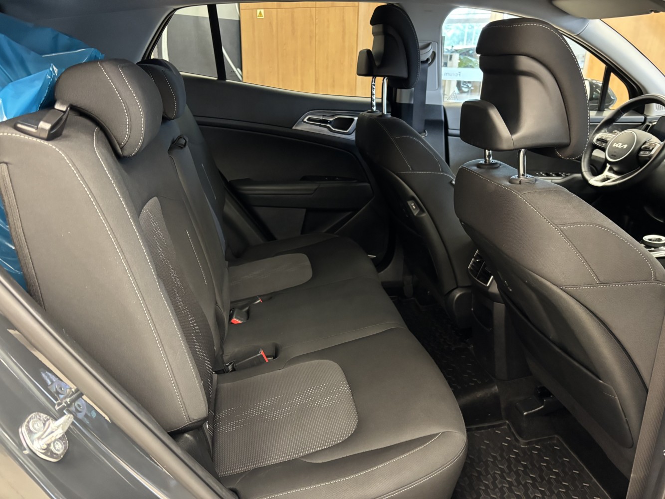 Car image 26