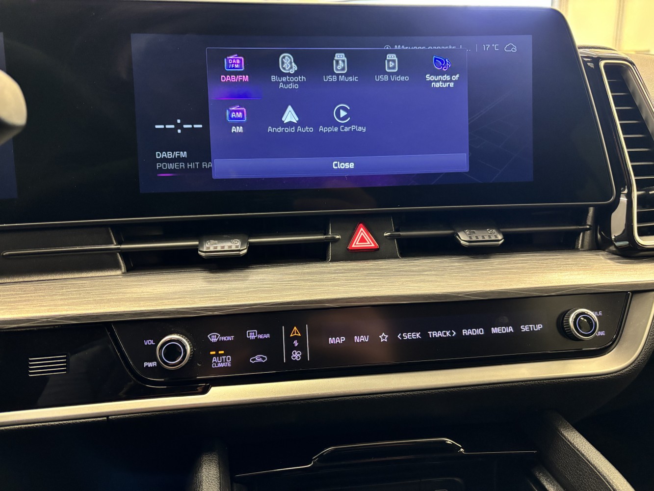 Car image 19