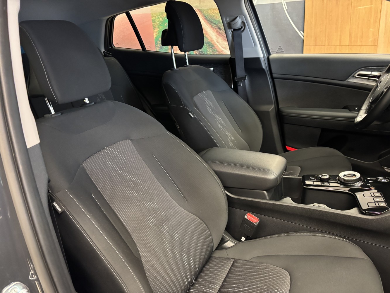 Car image 15