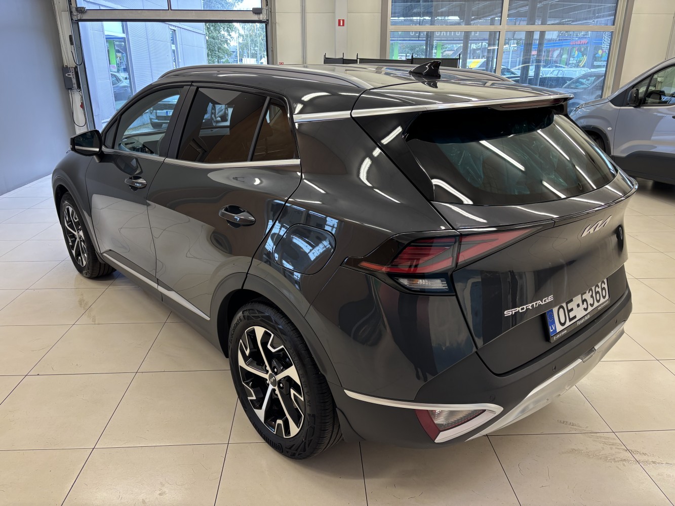 Car image 3