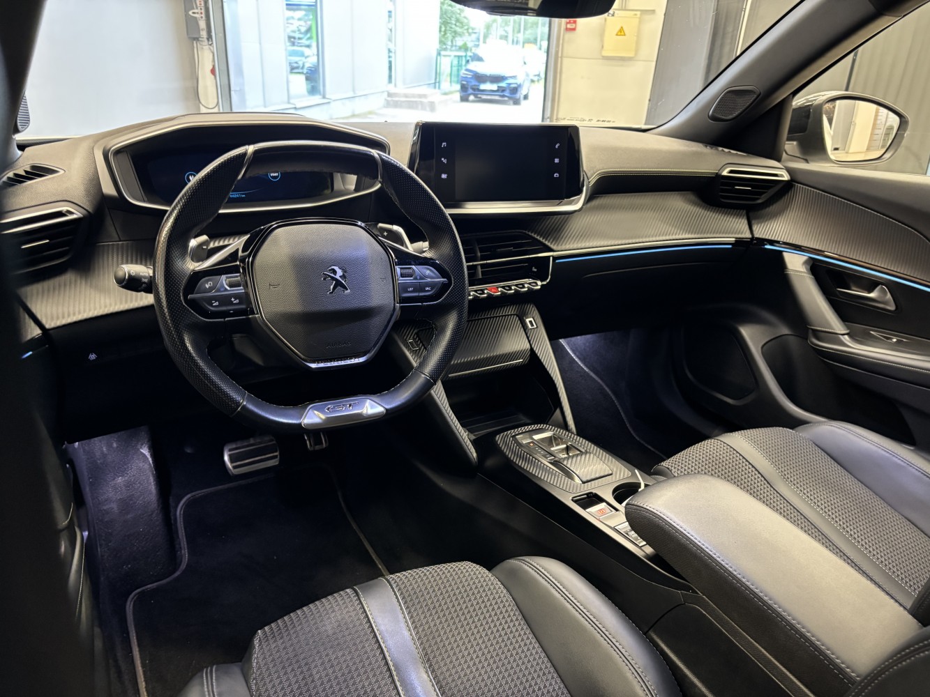 Car image 13