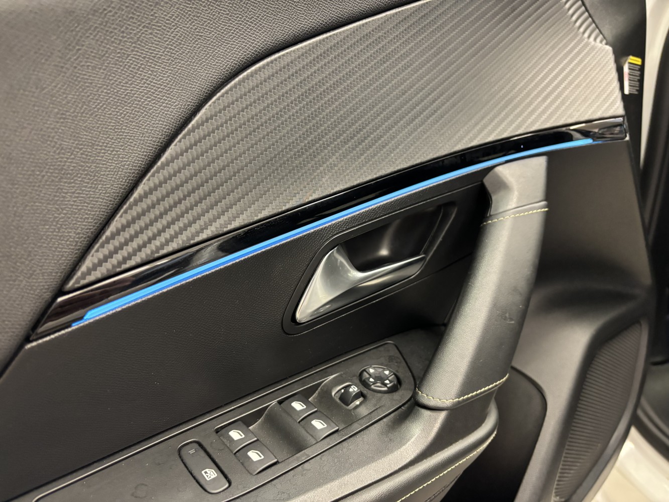 Car image 23